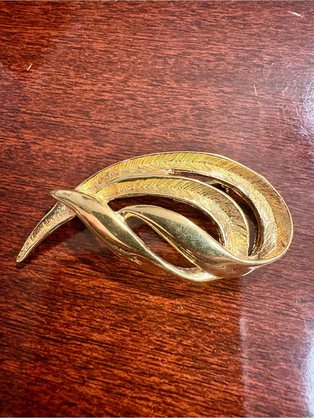 Vintage Napier gold tone brooch